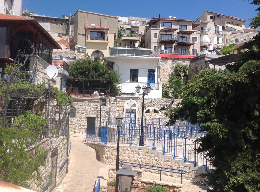 Off The Square Otel Safed Dış mekan fotoğraf